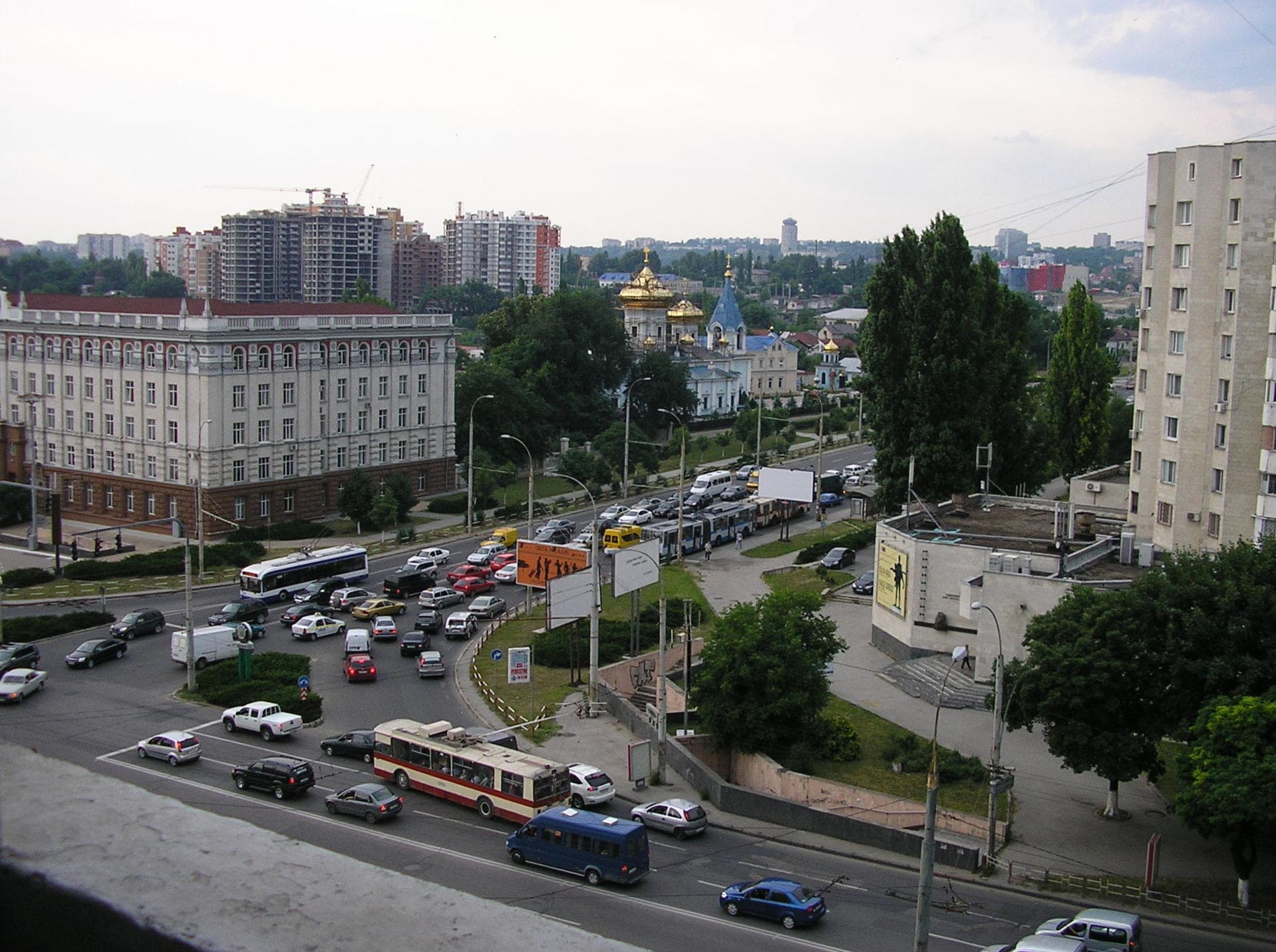 Trafic rutier pe un bulevard din Chișinău